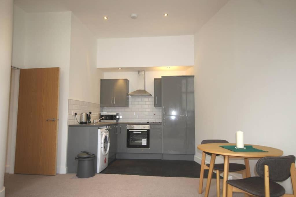 Smart Living Apartments Bradford  Extérieur photo